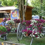 Rialto Village Κάμπινγκ